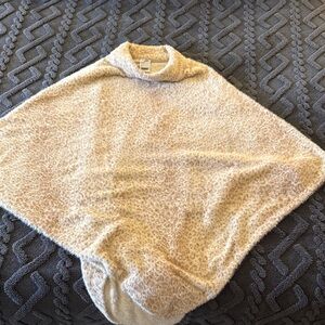 Chicos S/M Cozy Fuzzy Poncho Sweater in Beige